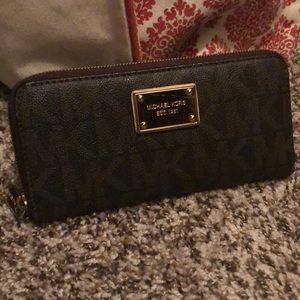Michael Kors Logo Wallet